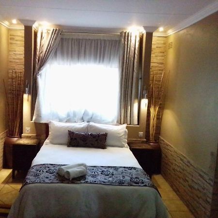 Ditsaleng Bed And Breakfast Vanderbijlpark Esterno foto