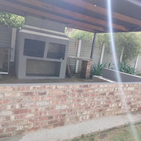 Ditsaleng Bed And Breakfast Vanderbijlpark Esterno foto