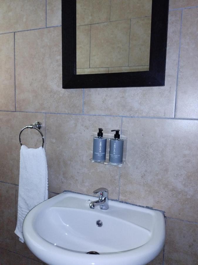 Ditsaleng Bed And Breakfast Vanderbijlpark Esterno foto