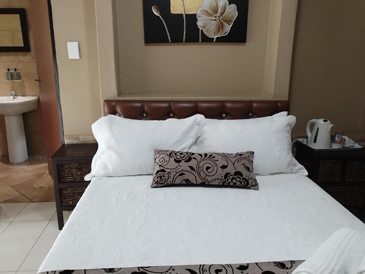 Ditsaleng Bed And Breakfast Vanderbijlpark Esterno foto