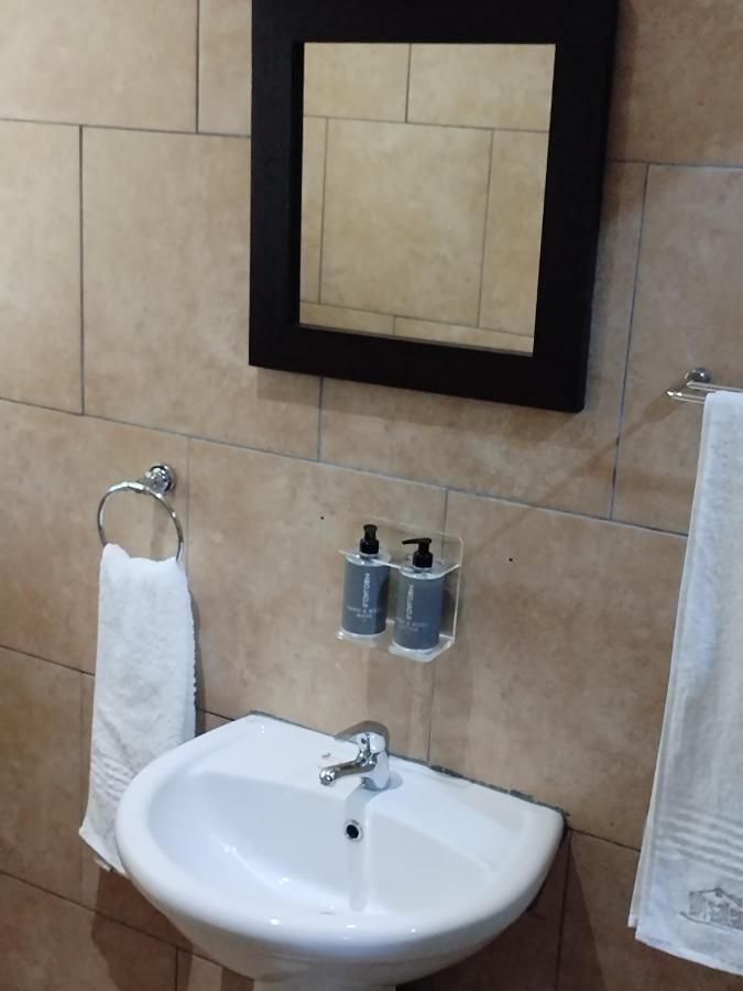 Ditsaleng Bed And Breakfast Vanderbijlpark Esterno foto