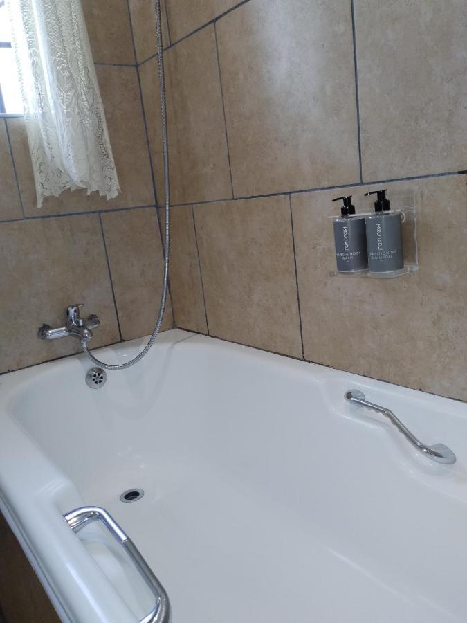 Ditsaleng Bed And Breakfast Vanderbijlpark Esterno foto