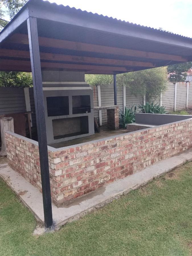 Ditsaleng Bed And Breakfast Vanderbijlpark Esterno foto